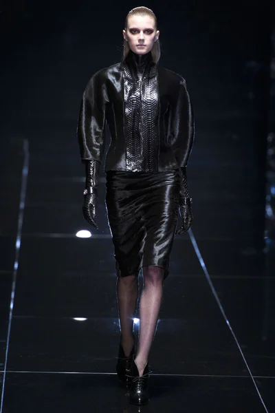 Look 3